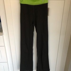 NWT NIKIBIKI BOOT CUT YOGA PANTS SZ S green black